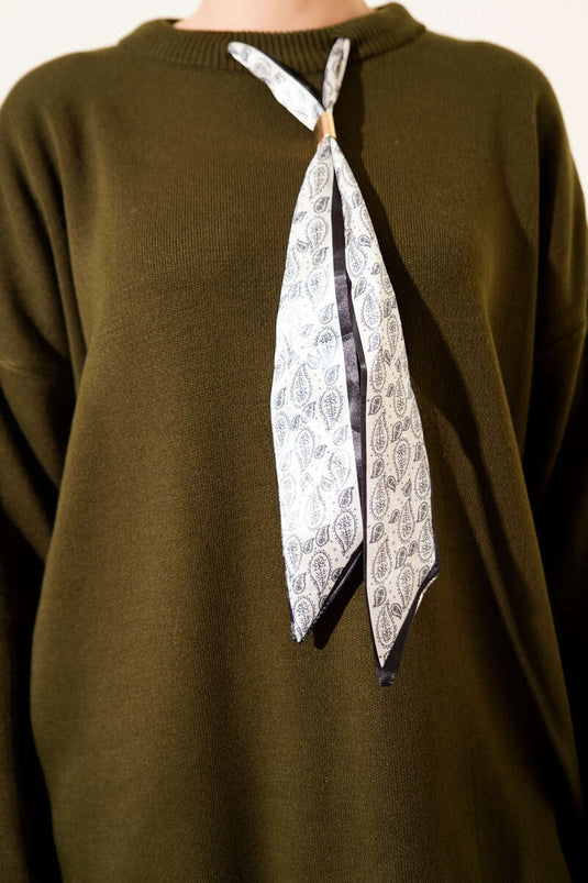 Maglia tunica in maglia con sciarpa a collo a satin, colore verde oliva