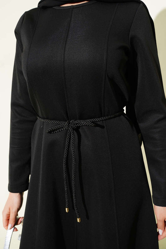 فستان بحزام مفصل من سكوبا باللون الأسود