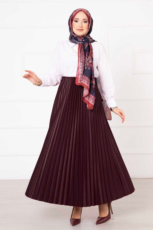 تنورة سينا مطوية باللون العنابي الداكن