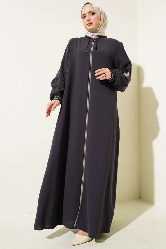 Abaya grande taille avec bande détaillée et ruban à la cheville fumée