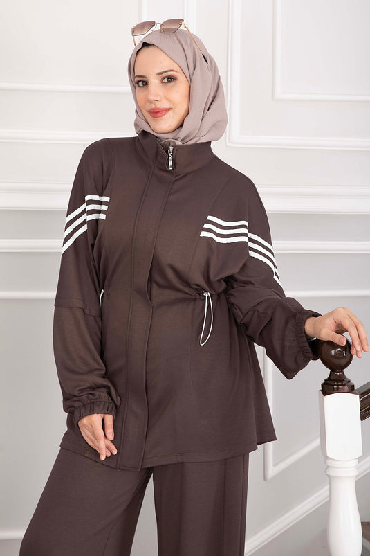 Zweiteiliges Sport-Set Mit Gürtel Und Streifen In Kaffee
