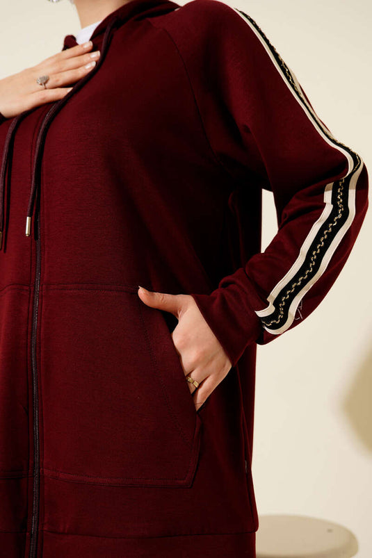 Costume deux pièces bordeaux à capuche et rayures