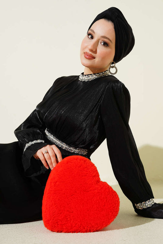 Robe de soirée noire ornée de pierres en bande