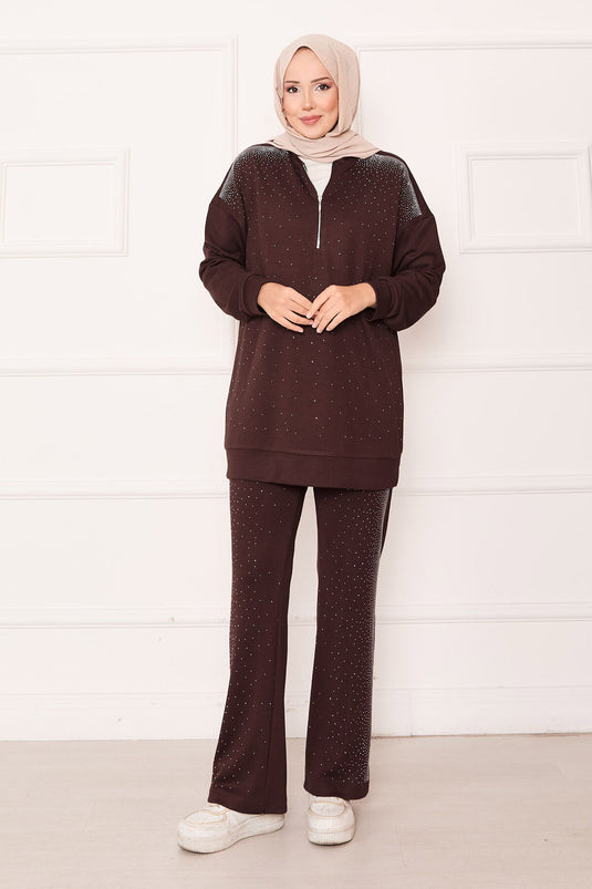 بدلة من قطعتين بسحاب نصف بني مع أحجار مرشوشة