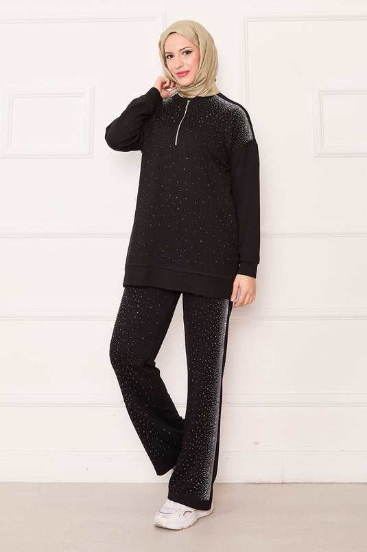 بدلة من قطعتين بسحاب نصفي مع أحجار مرشوشة، باللون الأسود