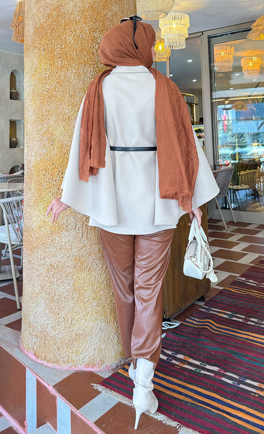 Seyyar  Kemerli Düğme Detaylı Tesettür Kaşe Panço Bej