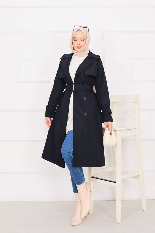 Trench dettagliato con bottoni mobili con cintura blu navy