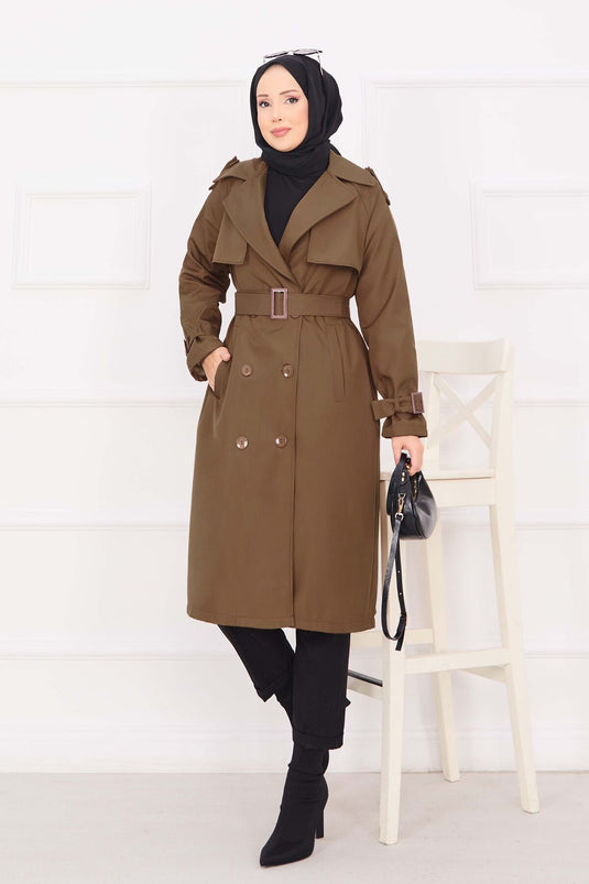 Trench marrone chiaro dettagliato con bottoni e cintura mobile