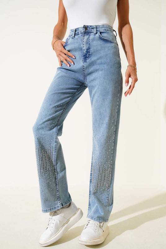 بنطلون جينز واسع الساقين مزين بصف من الأحجار، لون أبيض ثلجي