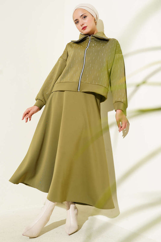 Ensemble deux pièces de plongée vert clair orné d'une rangée de pierres et d'une jupe