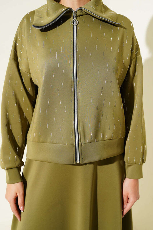 Ensemble deux pièces de plongée vert clair orné d'une rangée de pierres et d'une jupe