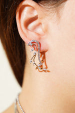 Rangée de boucles d'oreilles en or avec pierres