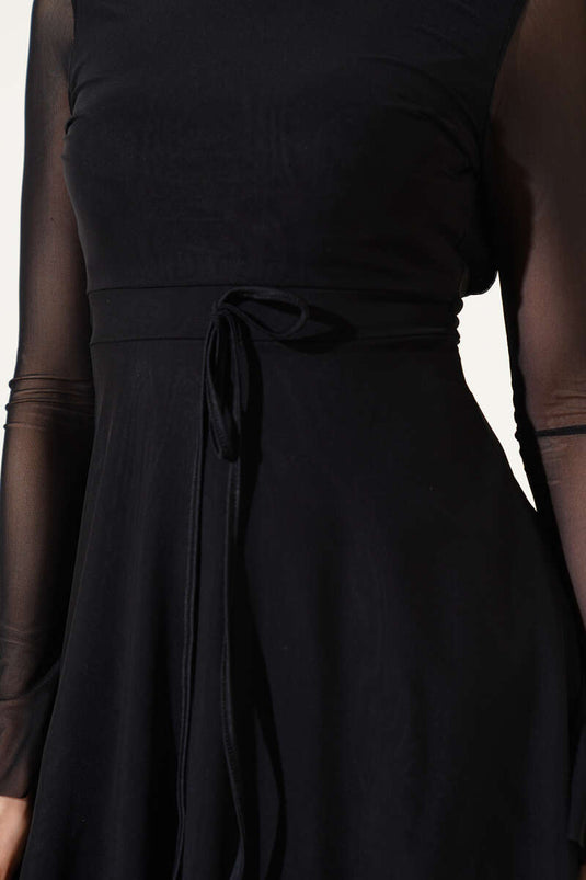 Robe mini noire en tulle dos nu ornée de détails