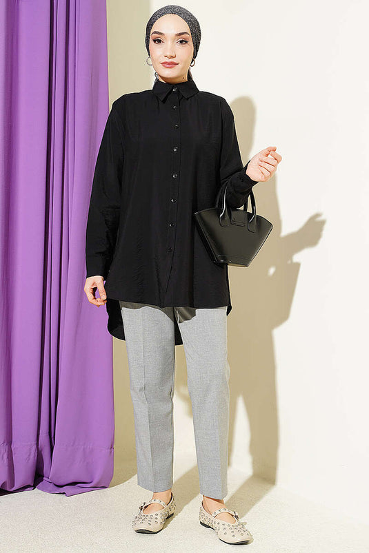 Schwarze Basic-Locker geschnittene Bluse mit Rückenfalten
