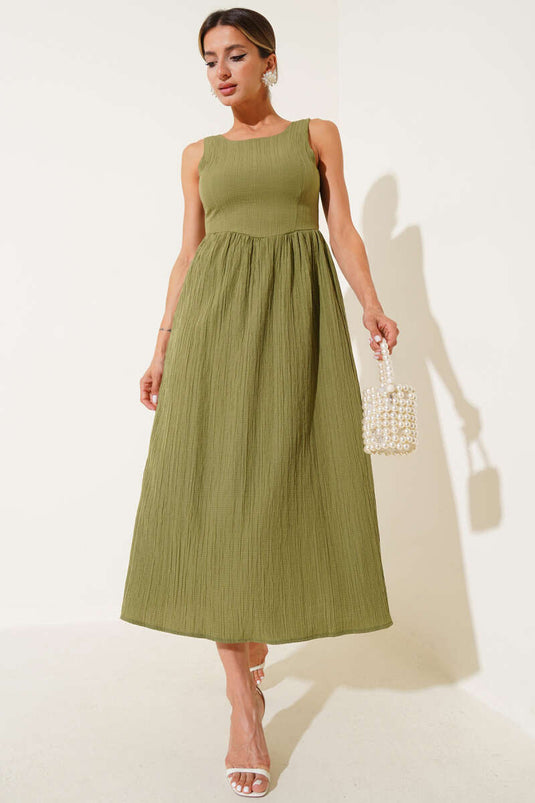 Kleid mit U-Ausschnitt hinten in Salbeigrün