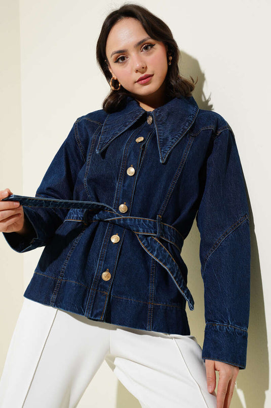 Veste courte en jean à col pointu et ceinture bleue