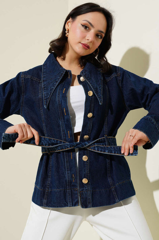 Veste courte en jean à col pointu et ceinture bleue