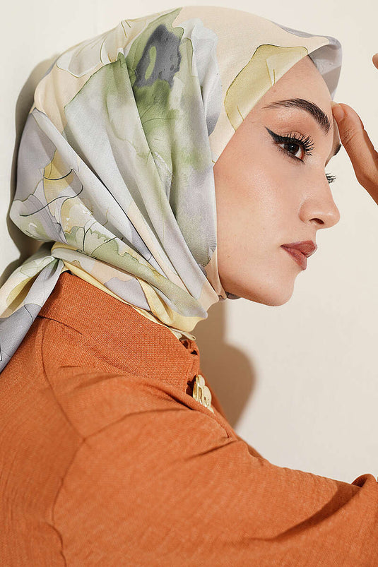 وشاح أصفر بنقوش زهرية ناعمة