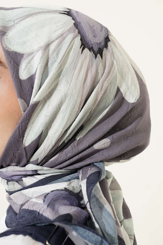 Foulard en coton imprimé floral doux gris fumé