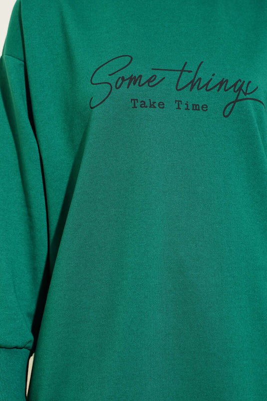 تونيك مطبوع عليه شيء ما من خيطين باللون الأخضر