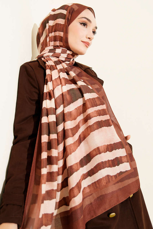 Bufanda Lina con estampado de palitos, color café