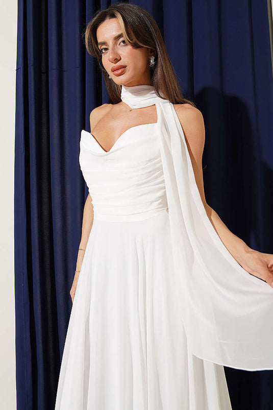 Abito da sera in chiffon con scollo a cuore colore ecru