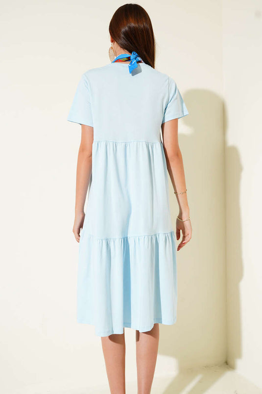 فستان سوبريم بياقة على شكل حرف V، لون أزرق فاتح