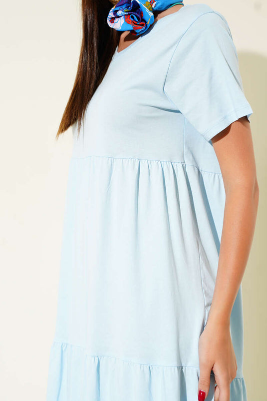 فستان سوبريم بياقة على شكل حرف V، لون أزرق فاتح