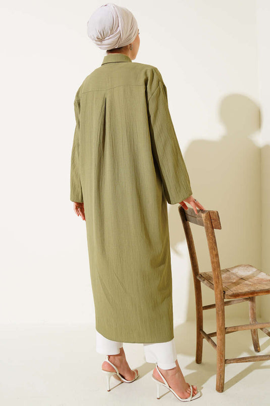 قميص من لحاء الشجر الطويل بأزرار خشبية، لون أخضر لوزي