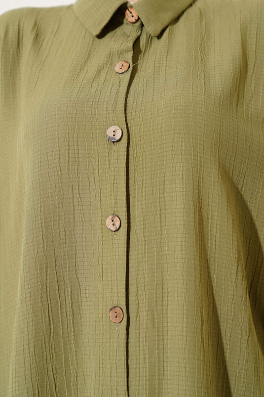قميص من لحاء الشجر الطويل بأزرار خشبية، لون أخضر لوزي
