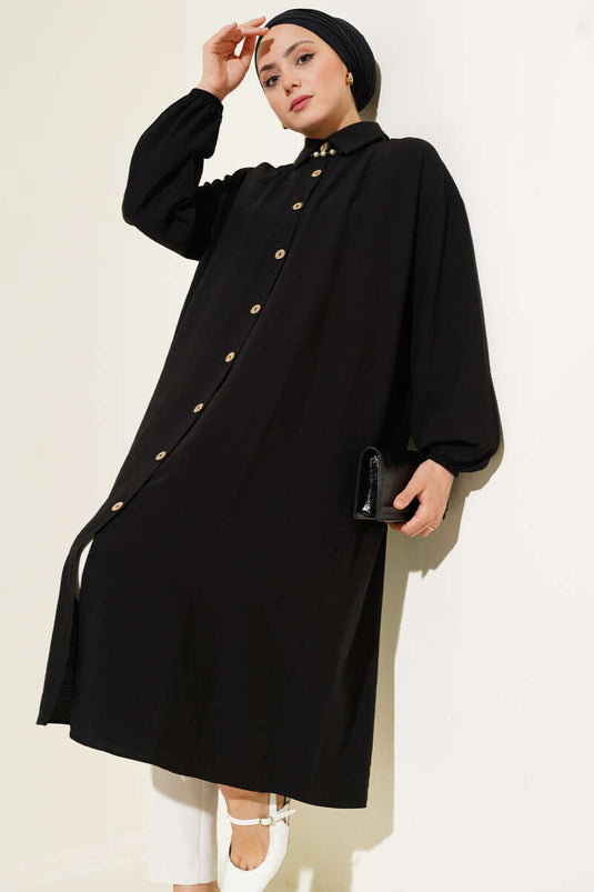 سترة طويلة بأزرار خشبية باللون الأسود