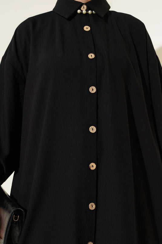 سترة طويلة بأزرار خشبية باللون الأسود
