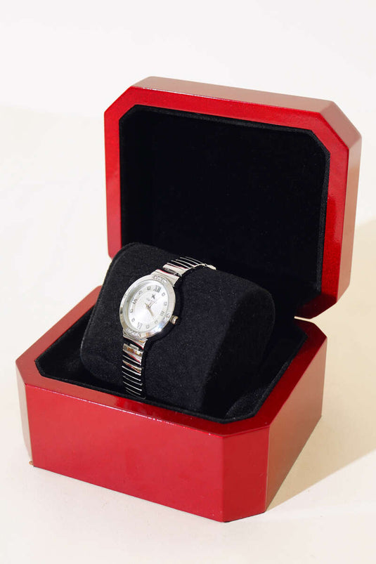 Montre-bracelet pour femme avec détails en pierre, argent