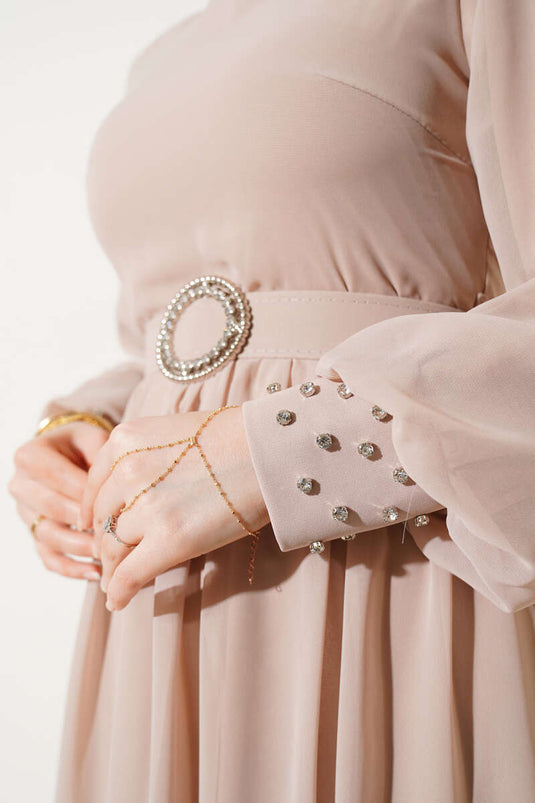 Taş Detaylı Kemerli Şifon Elbise Bej