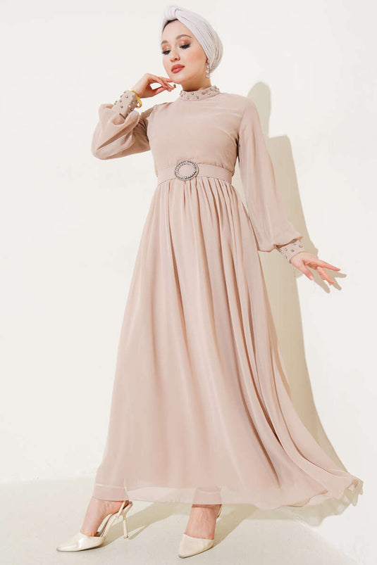 Taş Detaylı Kemerli Şifon Elbise Bej