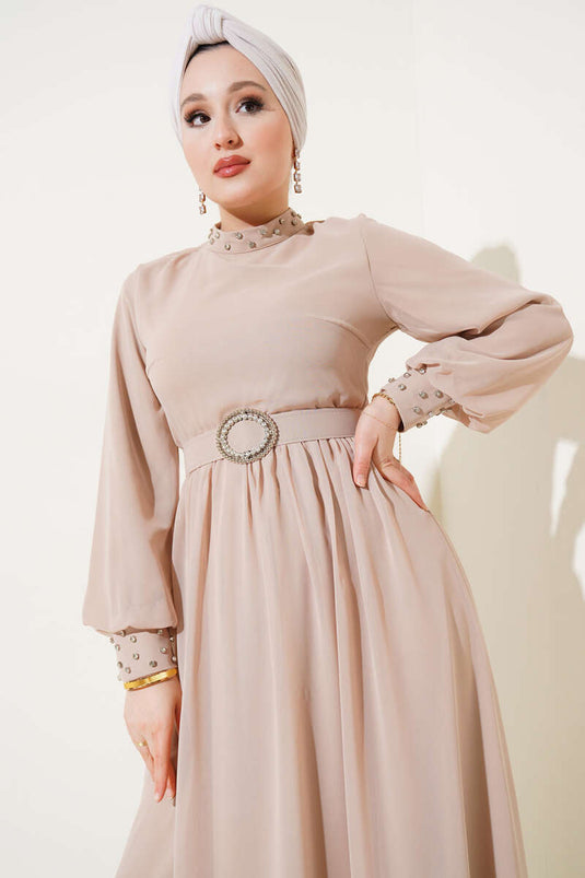 Taş Detaylı Kemerli Şifon Elbise Bej
