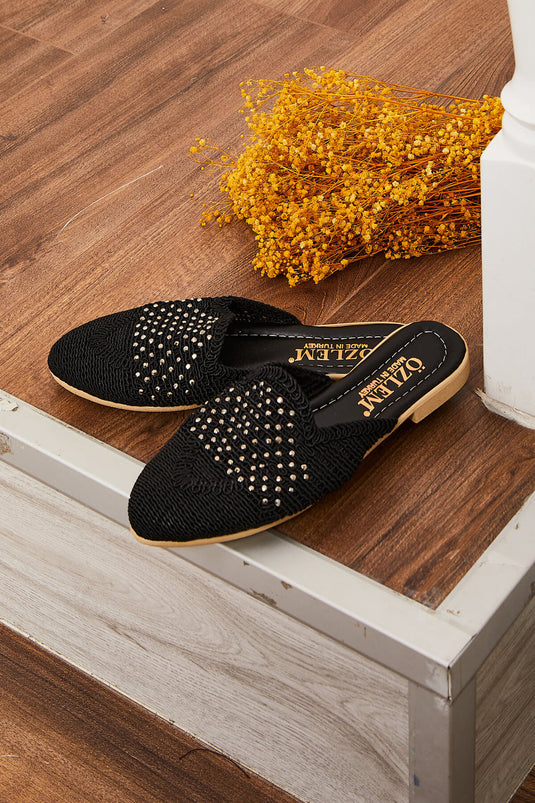 Chaussons tricotés avec détails en pierre noirs