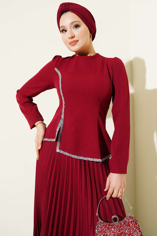 Ensemble deux pièces bordeaux à jupe plissée et détails en pierre