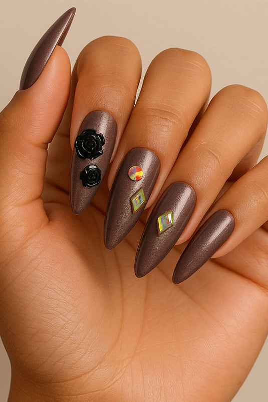 Taş Detaylı Takma Tırnak Kahve