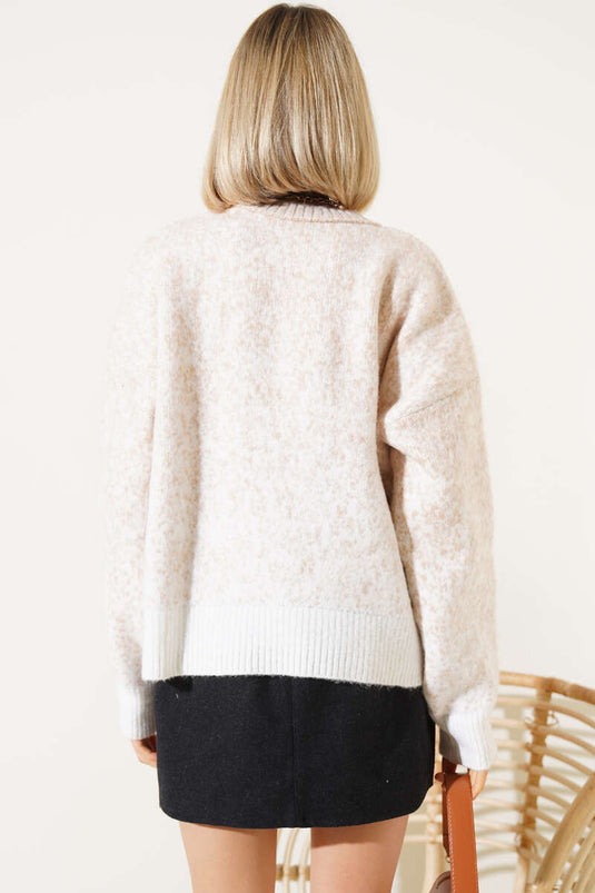 Pull en maille à détails de pierres couleur latte