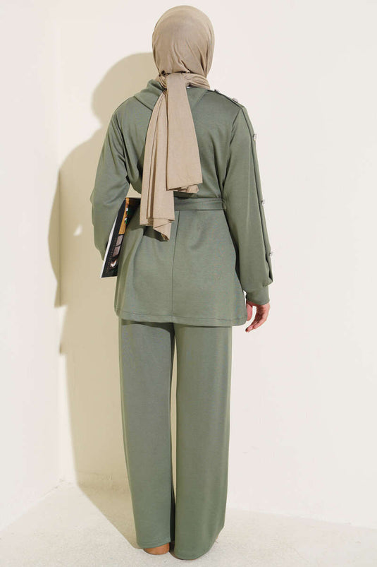 Ensemble Deux Pièces Avec Boutons Et Détails Ornés Vert Calla
