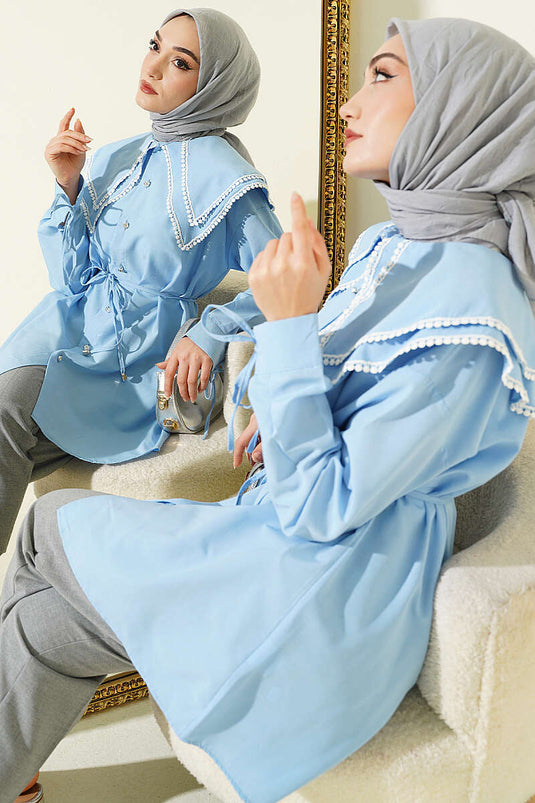 قميص بياقة مزدوجة على شكل بحار بأزرار حجرية باللون الأزرق