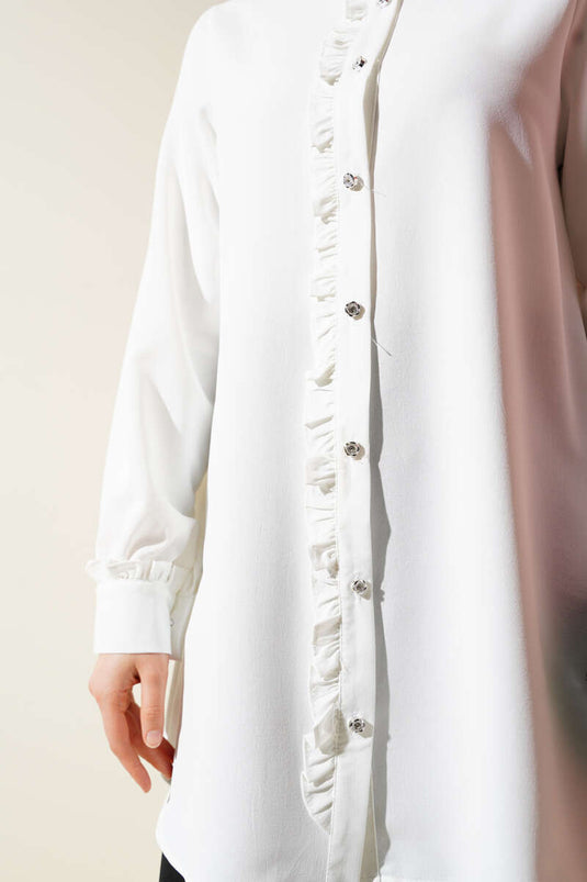 قميص بيج فاتح بأزرار حجرية