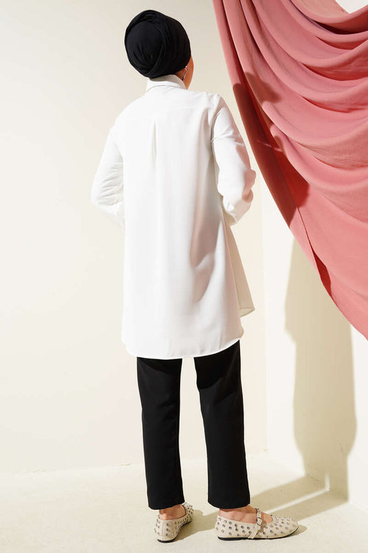 قميص بيج فاتح بأزرار حجرية