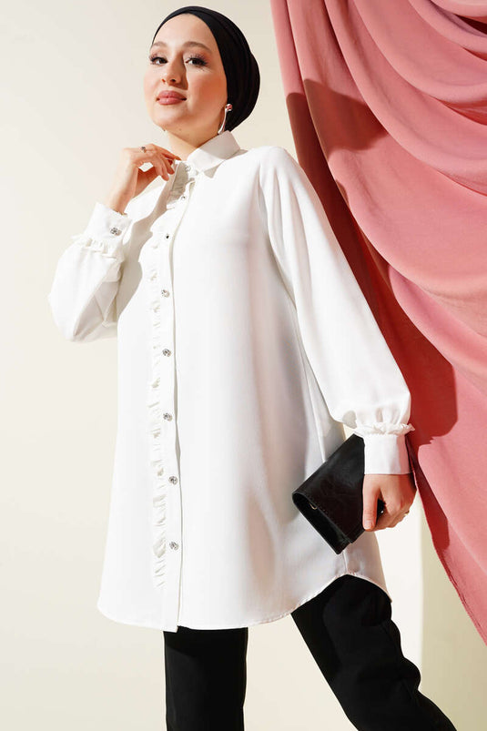 قميص بيج فاتح بأزرار حجرية