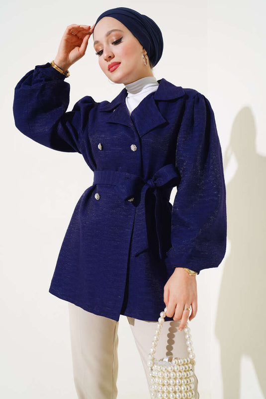 Jacke mit Gürtel und Steinknöpfen in Marineblau