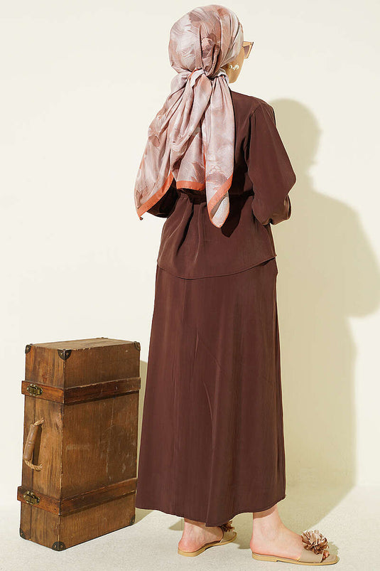 Ensemble marron avec jupe en modal nervurée et boutons ornés de pierres