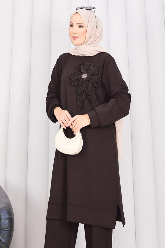Taş İşlemeli Kabartma Çiçekli Tesettür Takım Kahve