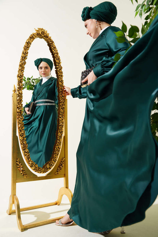 فستان ساتان مزدوج الصدر بحزام حجري، زمردي