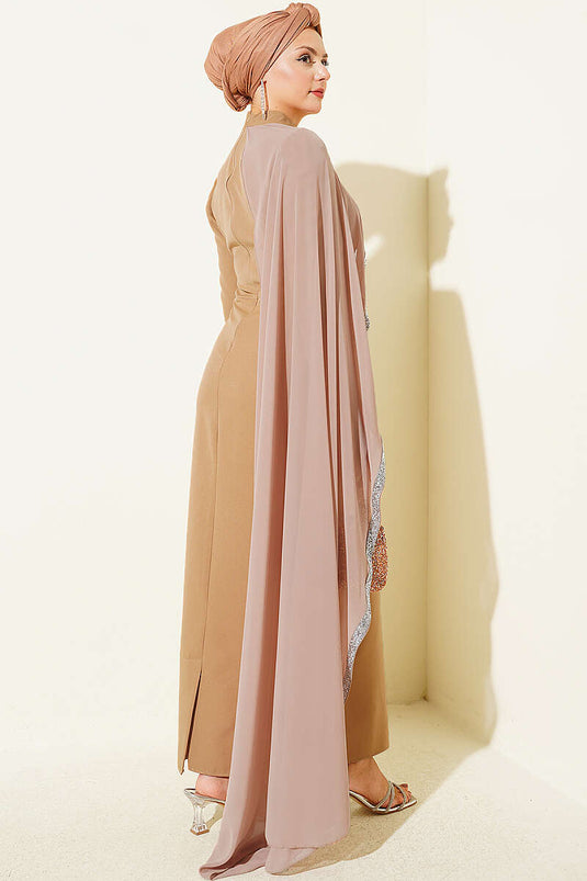 Abendkleid Mit Tüllcape Und Steinstreifen Latte